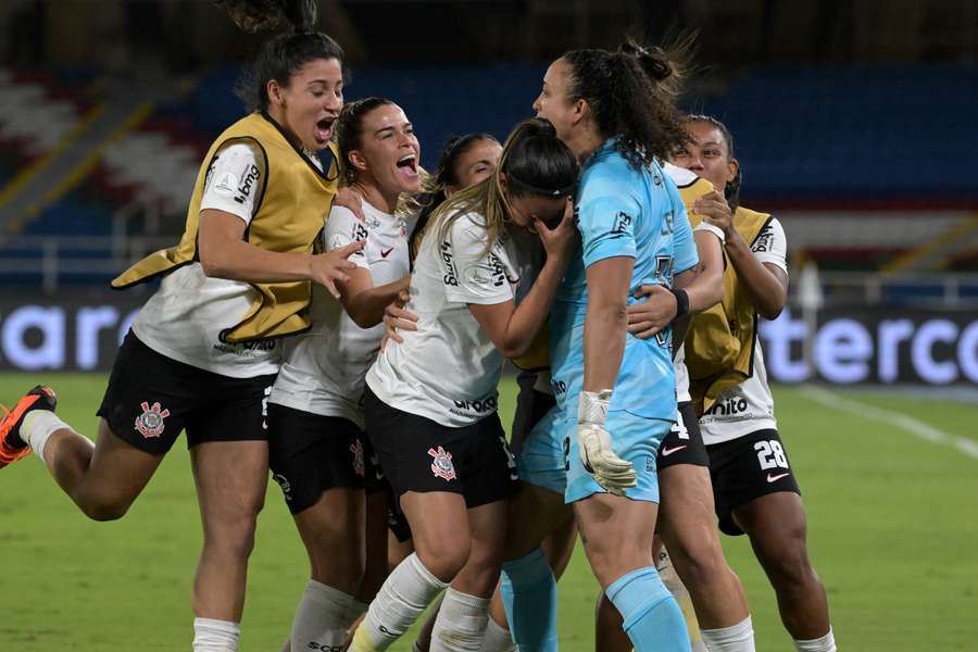 Onde assistir e escalações de Libertad Limpeño x Corinthians – Copa  Libertadores Feminina – 12/10/2023