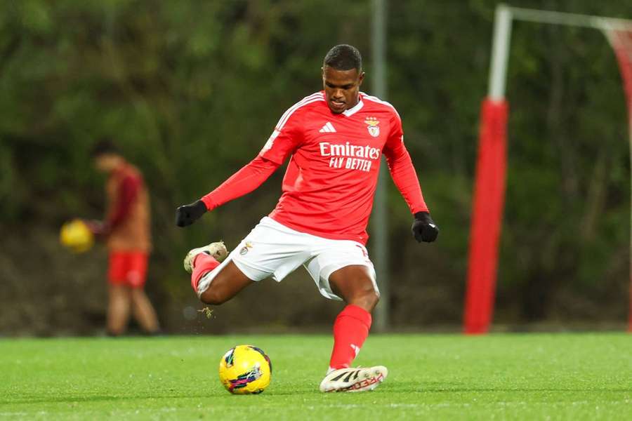 Gustavo Marques, central brasileiro de 23 anos do Benfica B