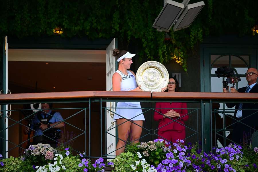 Linda Nosková se stala šestou Češkou, která ovládla nejslavnější grandslam. Linda Nosková se stala šestou Češkou, která ovládla nejslavnější grandslam.