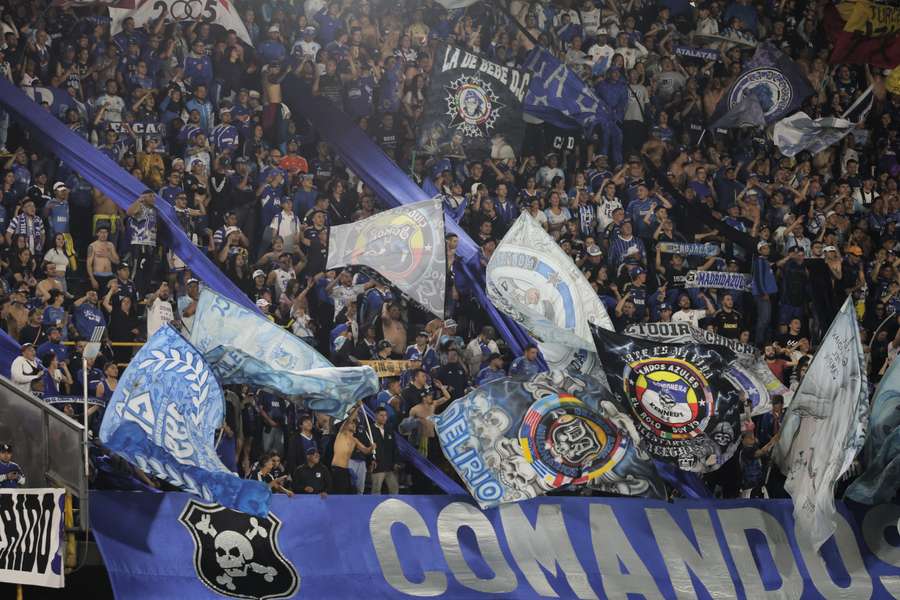 Aficionados apoyan a Millonarios
