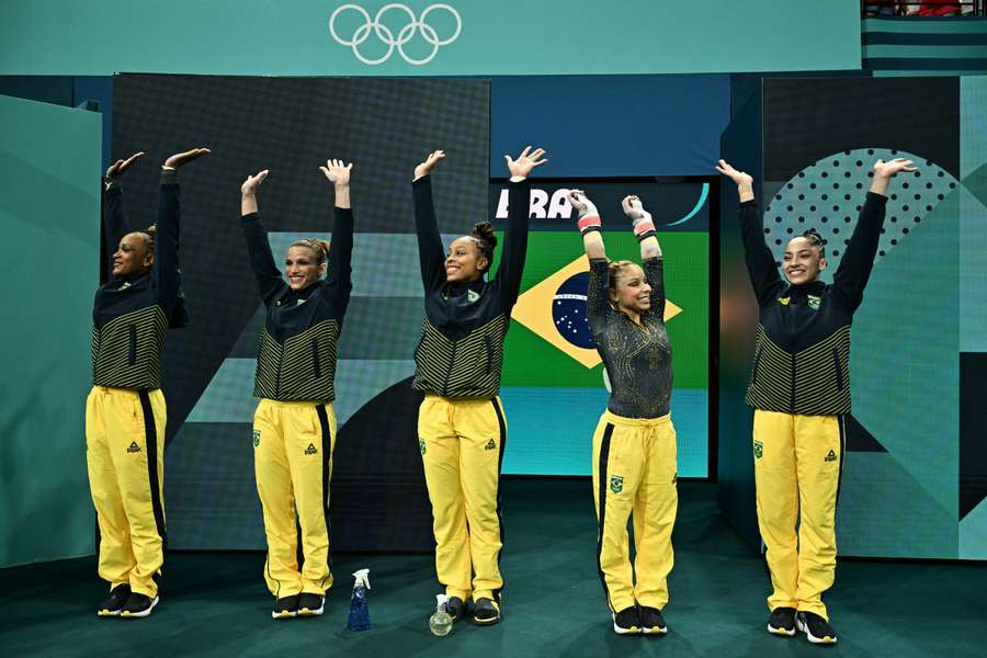 Brasil faz história e conquista bronze por equipes na ginástica artística feminina