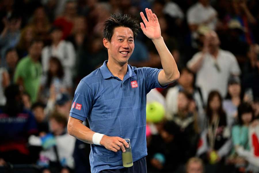 Kei Nishikori celebra após a vitória frente a Thiago Monteiro no encontro de singulares do primeiro dia do Open da Austrália