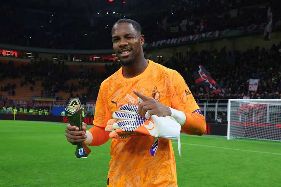 Mike Maignan está em final de contrato com o Milan