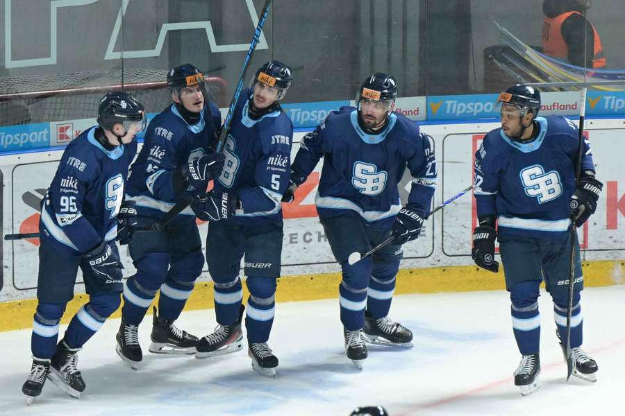 Slovan v piatok vyhral šláger na ľade Nitry. Slovan v piatok vyhral šláger na ľade Nitry.