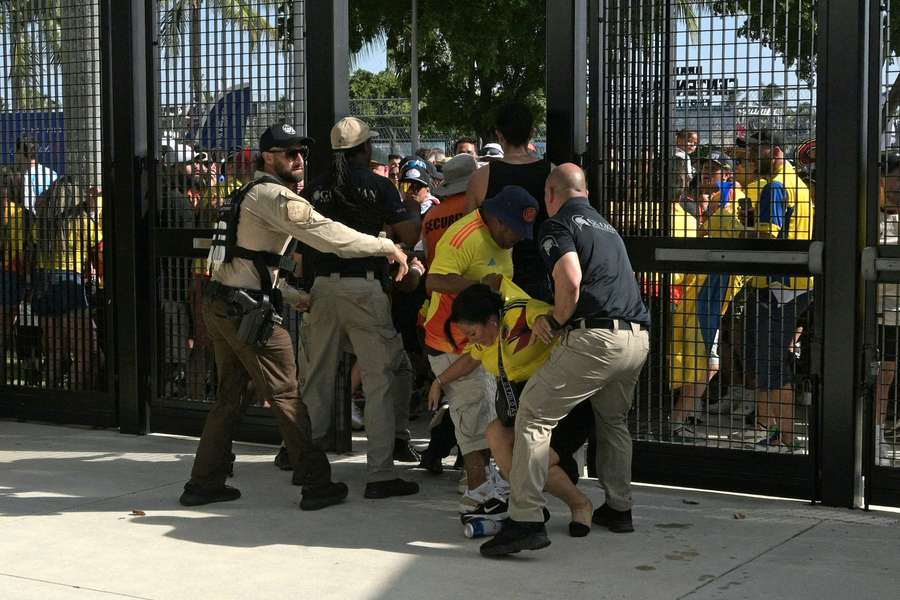 Los disturbios provocaron un retraso en el inicio de la final de Miami