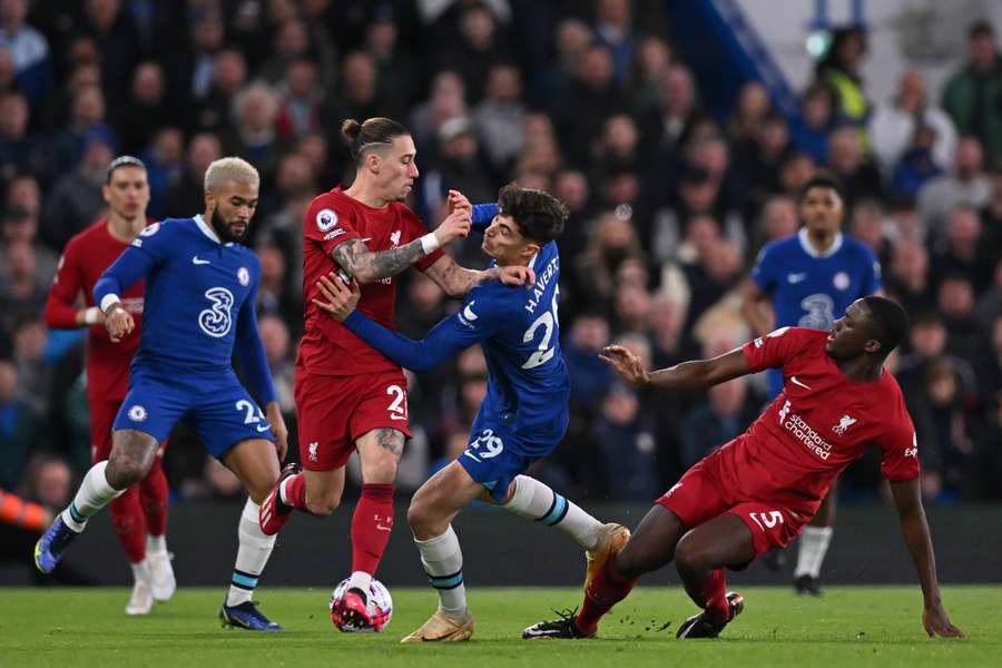 Chelsea znów dzieli się punktami z Liverpoolem