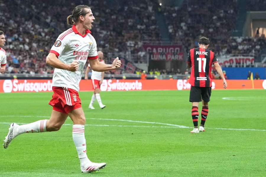 Świetny występ Jakuba Kamińskiego na San Siro. Gol i asysta Polaka dały Benfice zwycięstwo