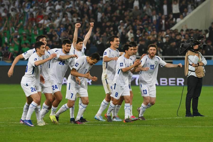 Uzbequistão celebra vitória sobre a Venezuela em março Uzbequistão celebra vitória sobre a Venezuela em março