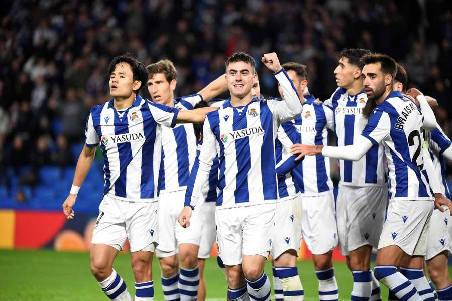 Jugadores de la Real celebrando el gol de Barrenetxea