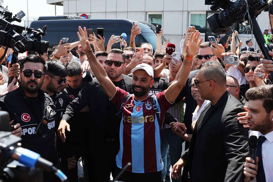 Mo Salah arrives in Trabzon to a rapturous welcome Mo Salah arrives in Trabzon to a rapturous welcome