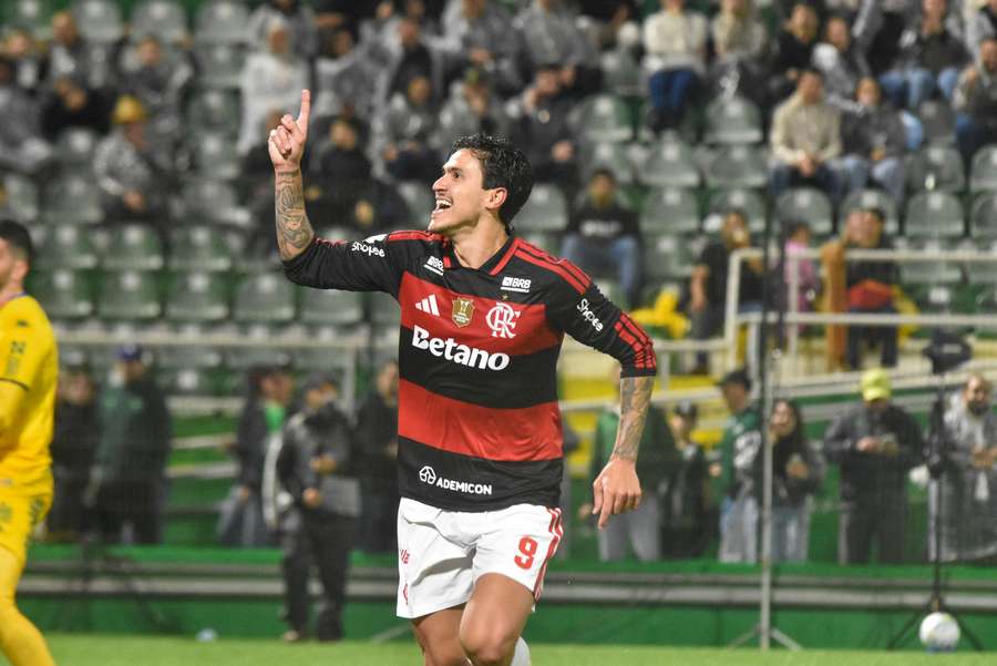 Pedro lidera artilharia do Brasileirão Pedro lidera artilharia do Brasileirão