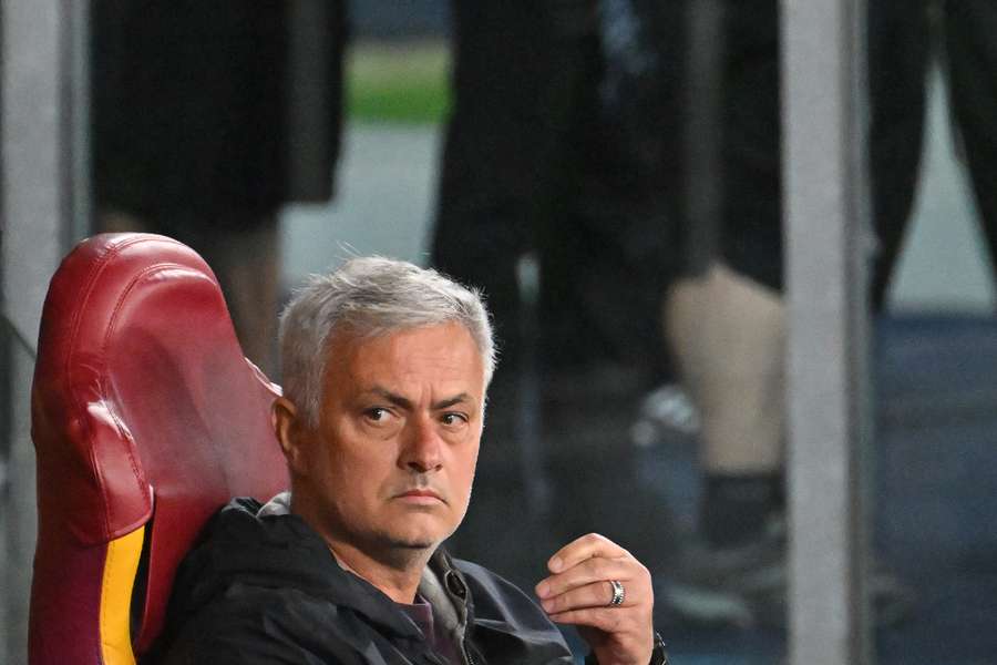 José Mourinho sur son banc.