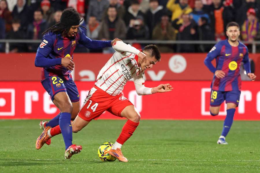Koundé sufrió una posible falta en el segundo gol del Girona