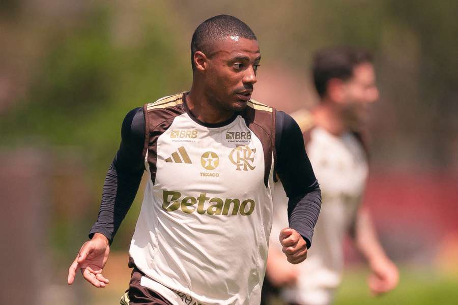 De La Cruz em treino do Flamengo durante a Data FIFA