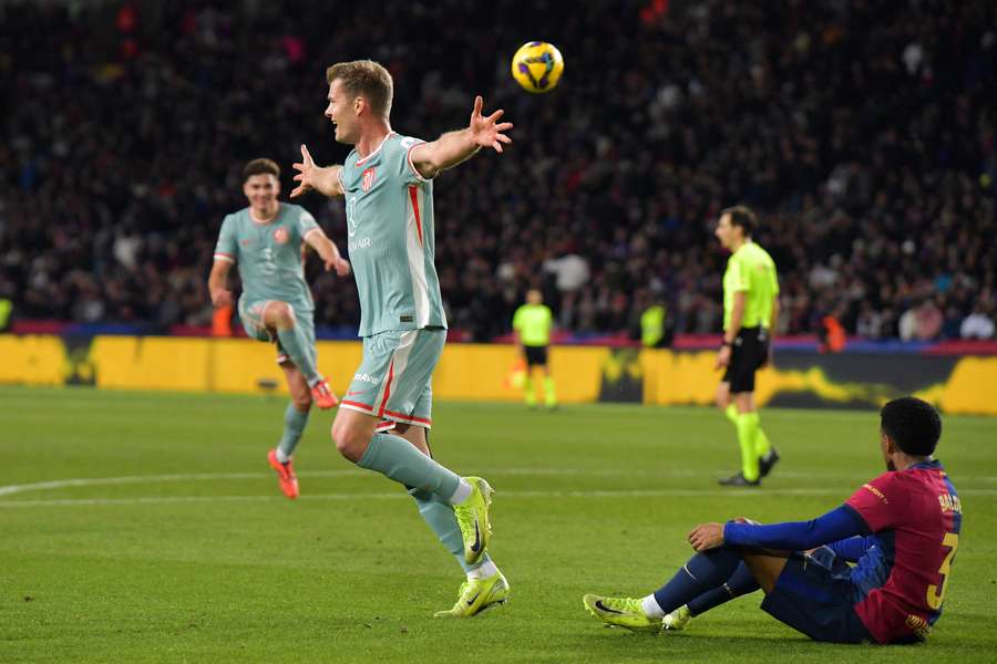 Sorloth fez o gol da vitória sobre o Barcelona