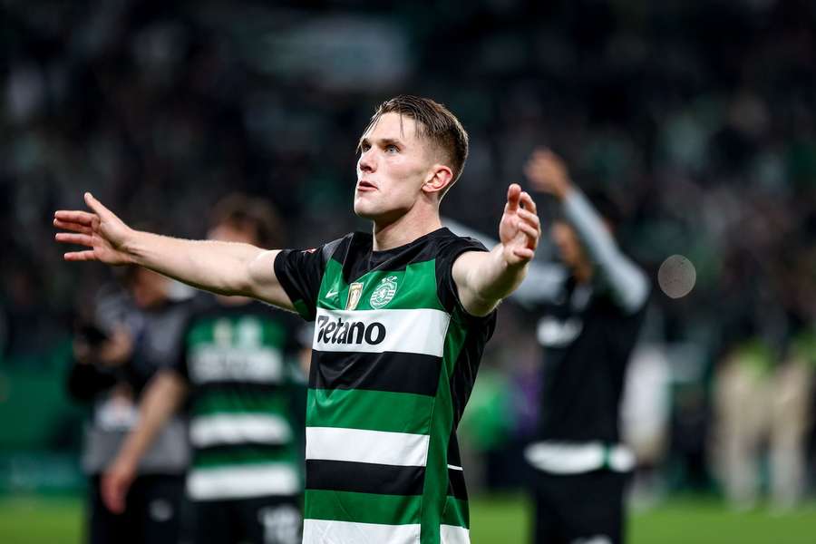 IT'S DONE? Gyokeres on flight to Singapore to join Arsenal squad