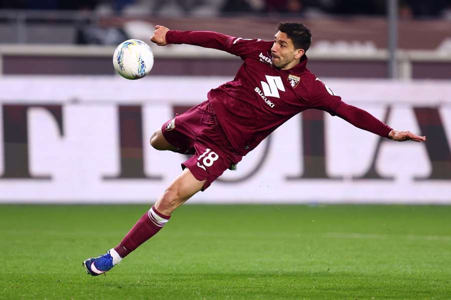 Torino striker Simeone to keep River Plate waiting