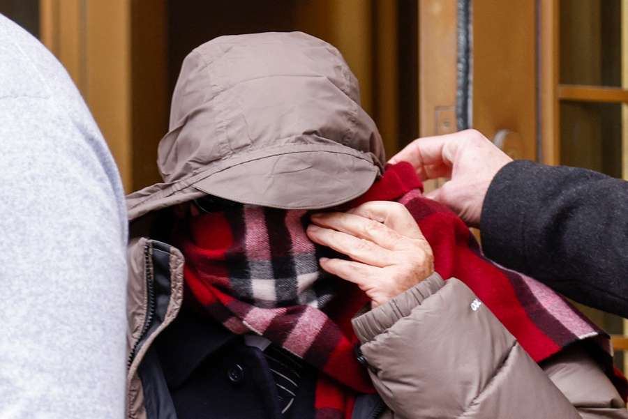 Lewis, prácticamente irreconocible. Lewis, prácticamente irreconocible.