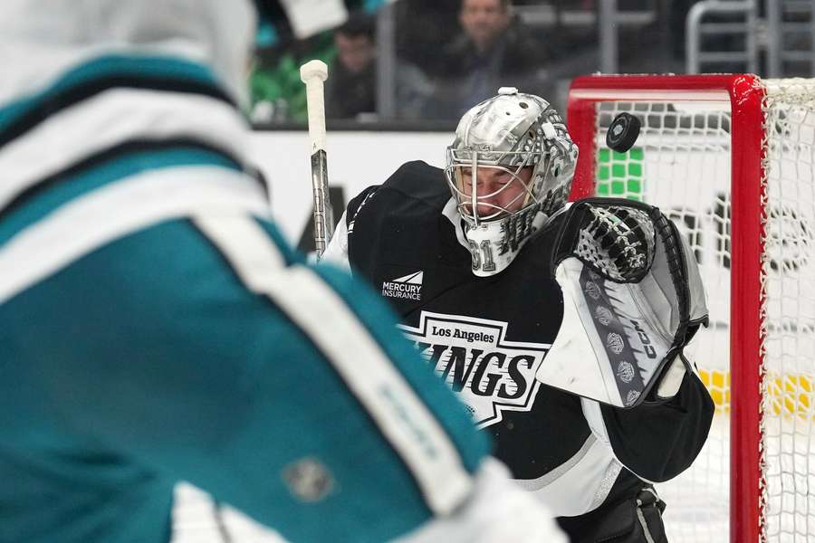 David Rittich v zápase se San Jose.
