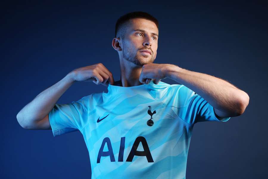 Guglielmo Vicario in his new Spurs shirt