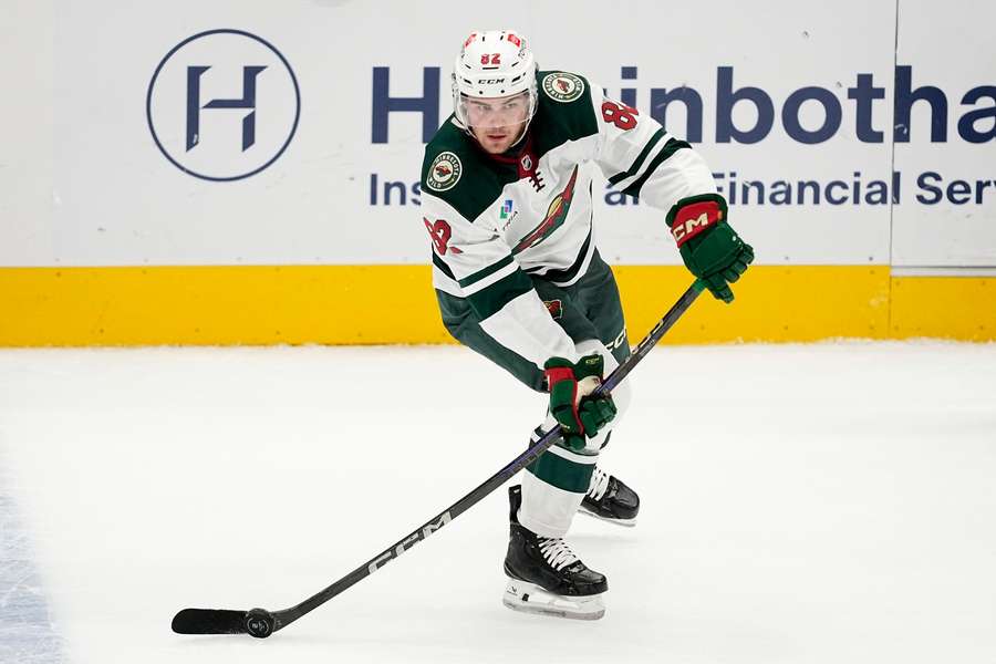 Špaček zatím na premiéru v NHL čeká.