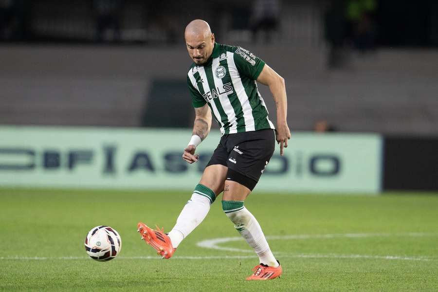 Maicon comanda a defesa do Coritiba em busca da liderança