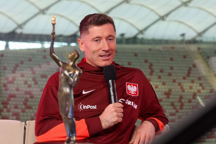Lewandowskiemu się nie spieszy. "Niedługo dojrzeję do tego, żeby podjąć decyzję"