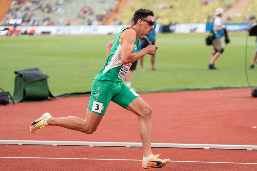 João Coelho supera as eliminatórias dos 400 metros