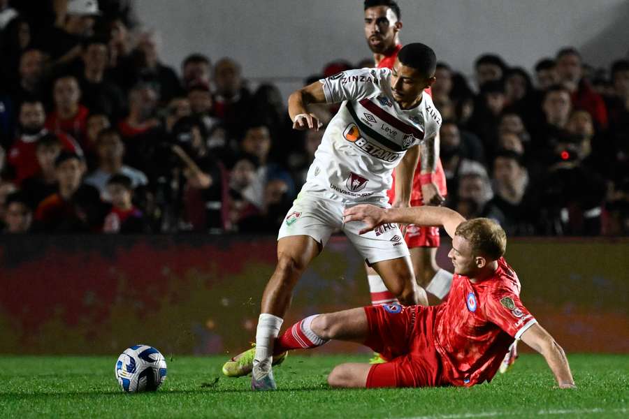 Fluminense lutou muito para sair com o empate de Buenos Aires