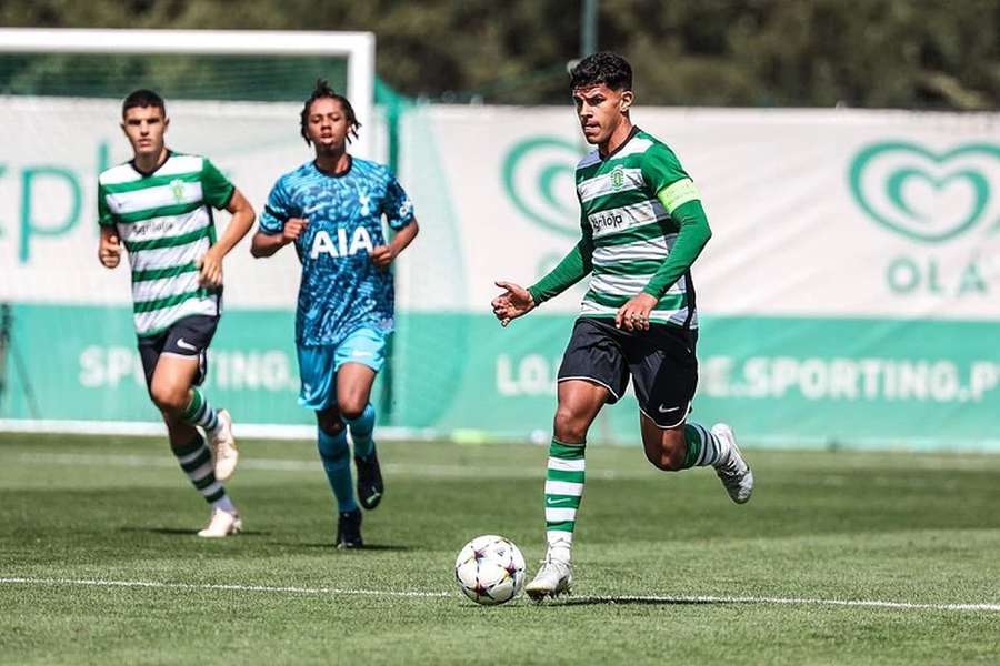 Iván Fresneda apresentado como reforço do Sporting 