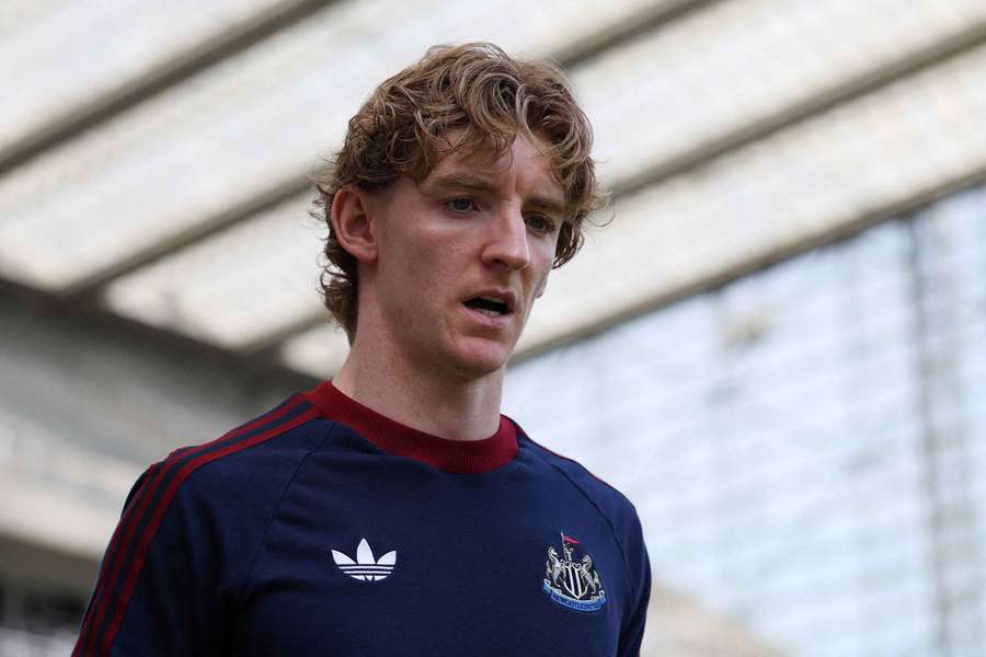 Bayern Mnichov má spadeno na útočníka Newcastlu Anthonyho Gordona.