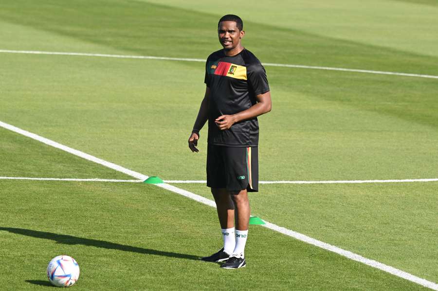 Samuel Eto'o participou num treino durante o estágio no Catar Samuel Eto'o participou num treino durante o estágio no Catar
