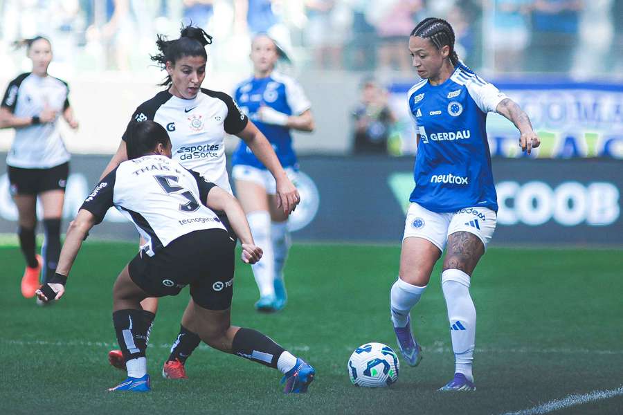 Na ida, Cruzeiro e Corinthians empataram em 2 a 2