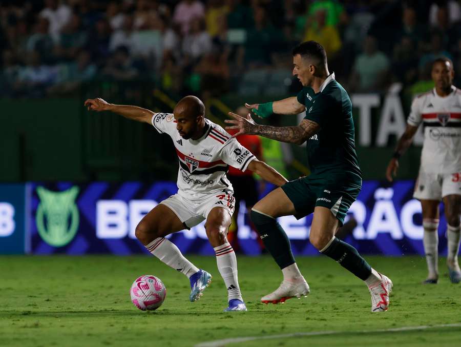 Lucas Moura teve atuação apagada contra o Goiás