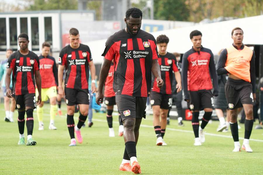Leverkusen chocou torcida com derrota surpreendente na estreia