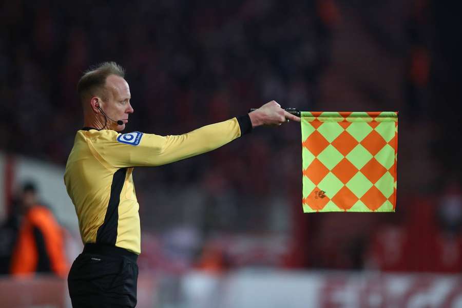 Die Schiedsrichter sind mit der neuen, halbautomatischen Abseitstechnologie noch nicht vollauf glücklich