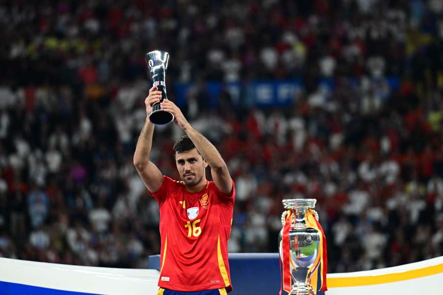 Rodri foi o Melhor Jogador do Euro-2024, prova que conquistou pela Espanha