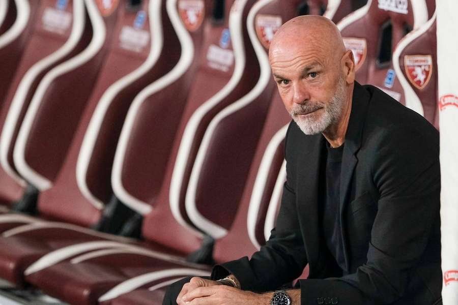 Stefano Pioli má pred súbojom s Turínom plné ruky práce.