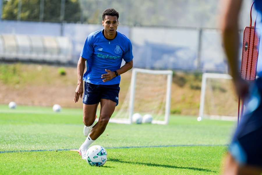 Alberto Costa deverá ser titular no lado direito da defesa portista Alberto Costa deverá ser titular no lado direito da defesa portista
