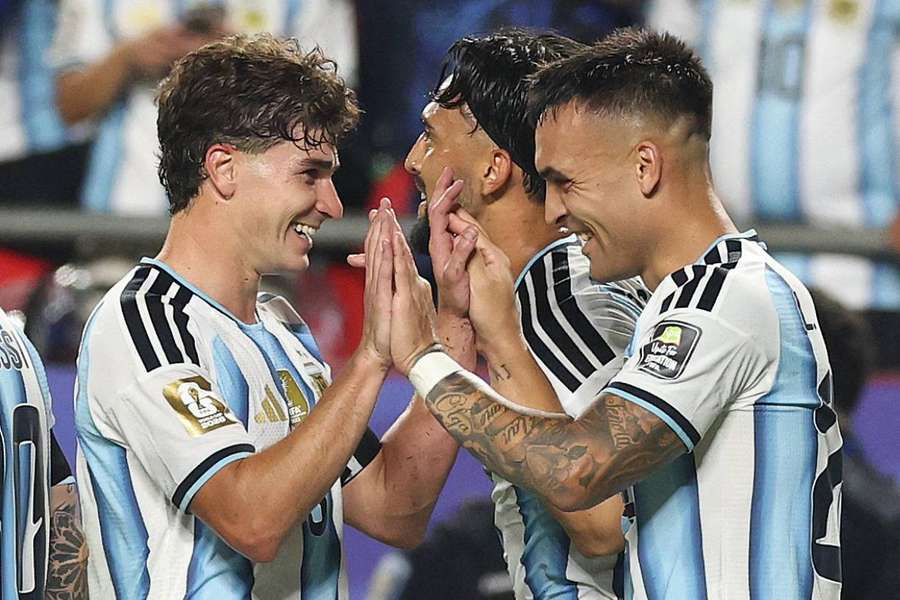 Julián Alvarez und Lautaro Martinez gegen die Schweiz Julián Alvarez und Lautaro Martinez gegen die Schweiz