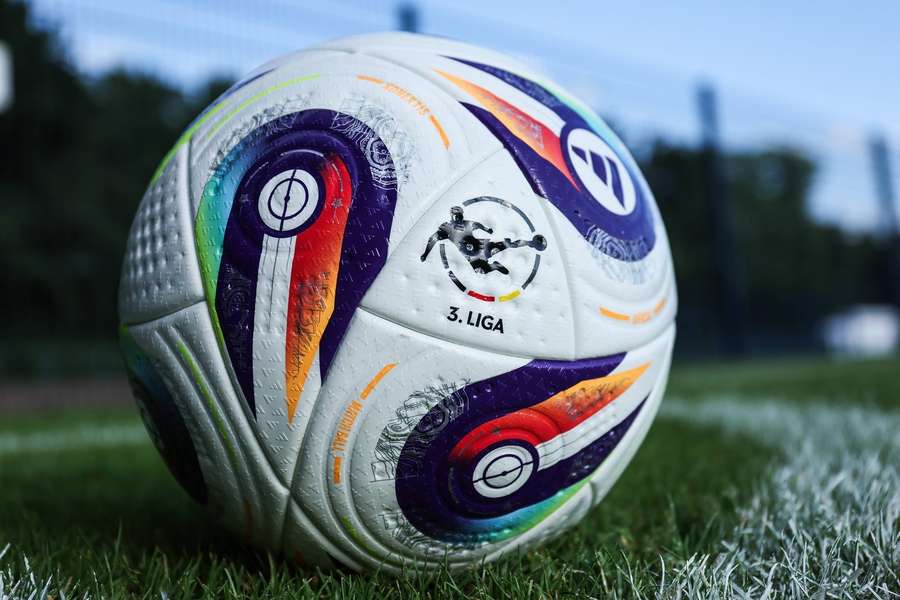 Der Ball rollt ab dem 1. August.