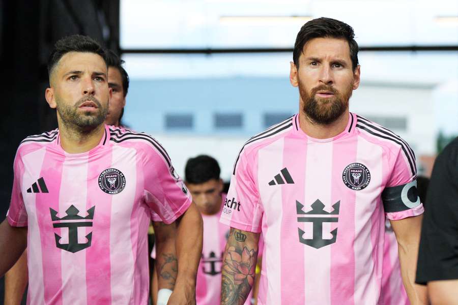 Lionel Messi und Jordi Alba sind von der US-Profiliga MLS gesperrt worden.