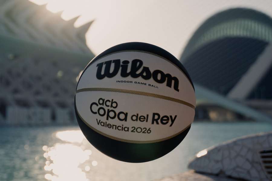 El balón de la Copa del Rey en la Ciudad de las Artes y las Ciencias de Valencia