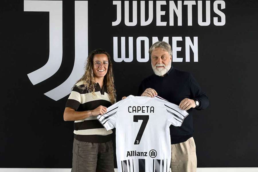 Ana Capeta rubricou novo acordo Ana Capeta rubricou novo acordo