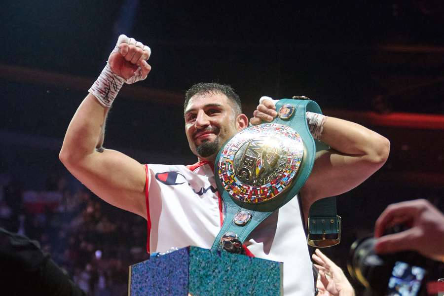 Kabayel darf seinen WM-Titel am 28. November verteidigen Kabayel darf seinen WM-Titel am 28. November verteidigen