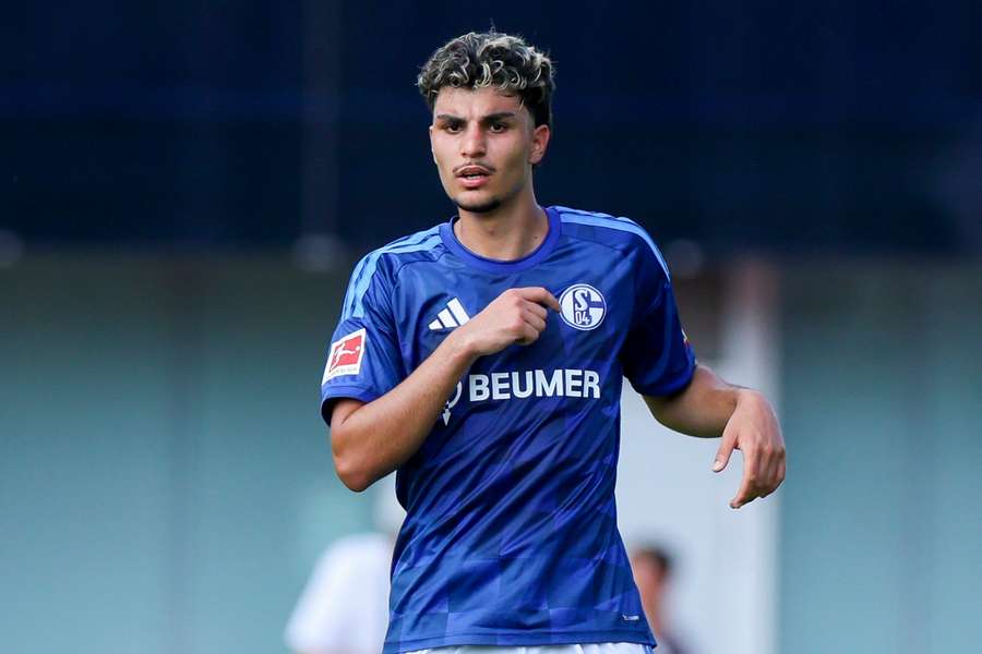 Ayhan will auf Schalke noch "sehr viel lernen" Ayhan will auf Schalke noch "sehr viel lernen"