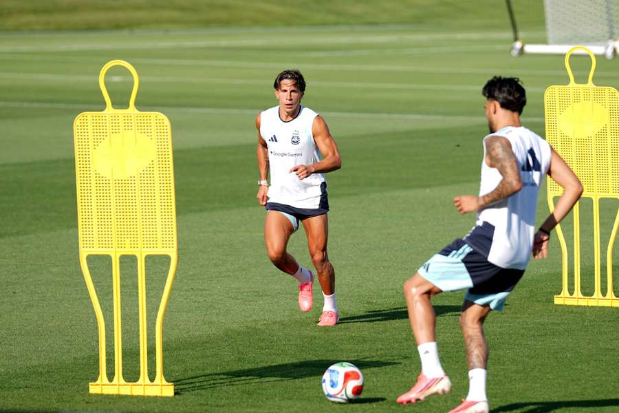 Giuliano Simeone en entrenamiento Giuliano Simeone en entrenamiento