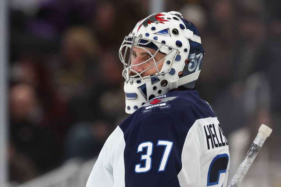 Hellebuyck se nedostavil na kemp hokejistů Winnipegu. Hellebuyck se nedostavil na kemp hokejistů Winnipegu.