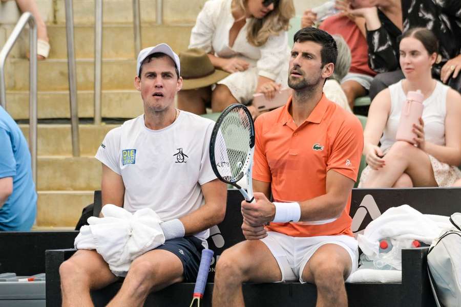 Djokovic si canadianul Vasek Popisil au fost invins in primul tur la Adelaide