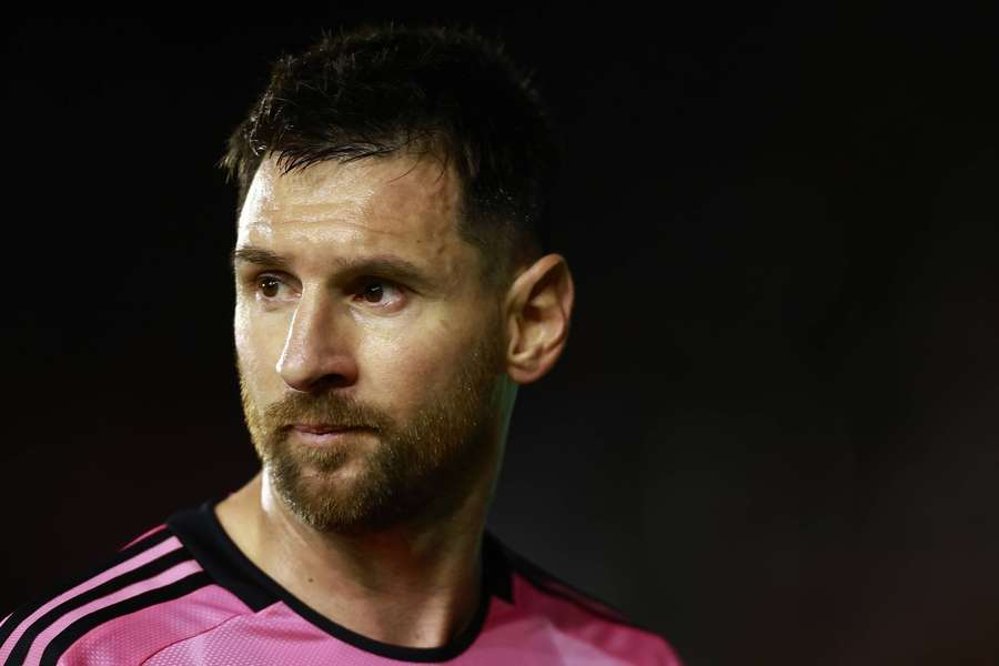 Lionel Messi ärgert sich über diesen Ausfall.